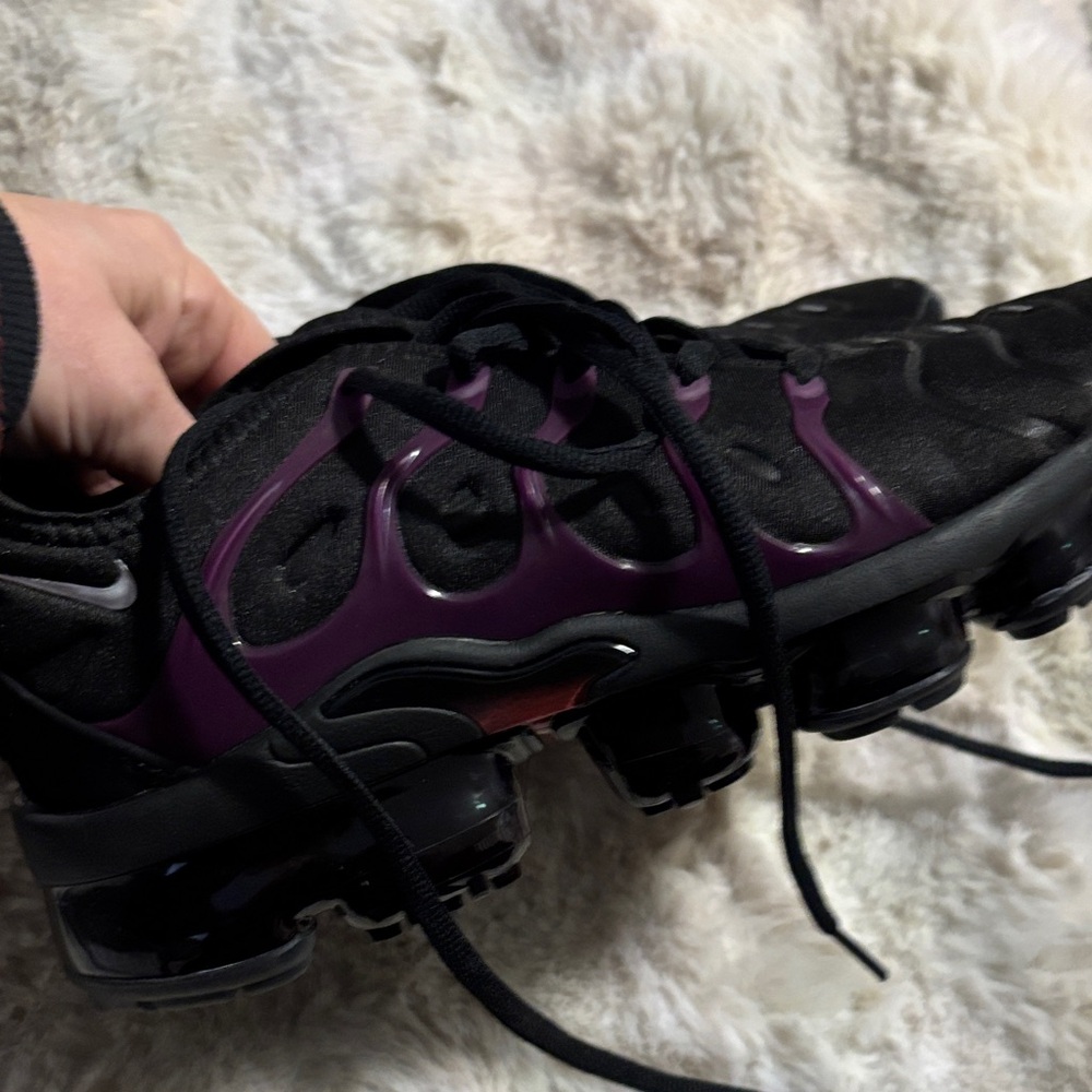 Nike Women's Black and Purple Athletic Shoes